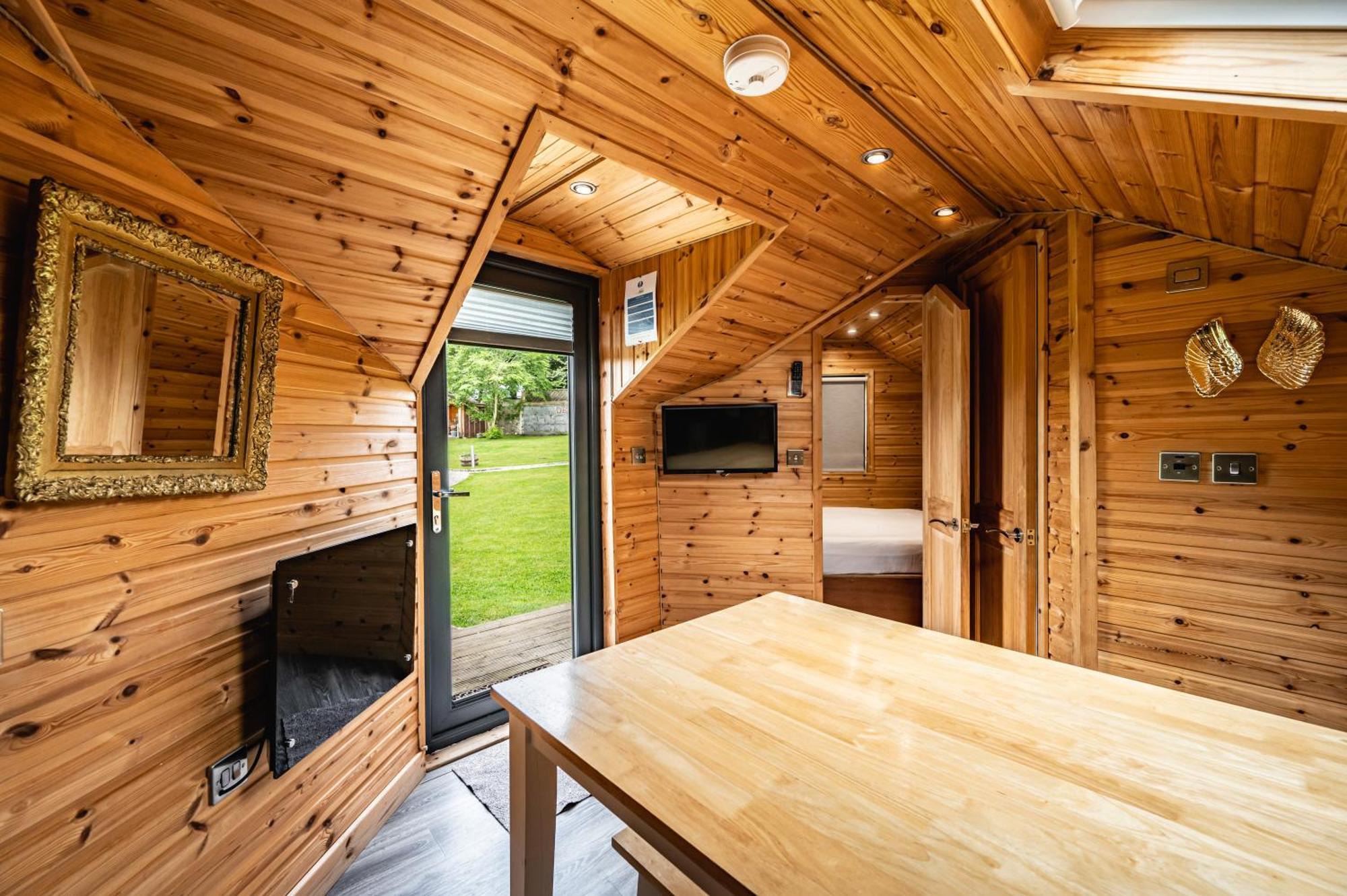 Hotel Delny Glamping And Farm Animals à Invergordon Extérieur photo