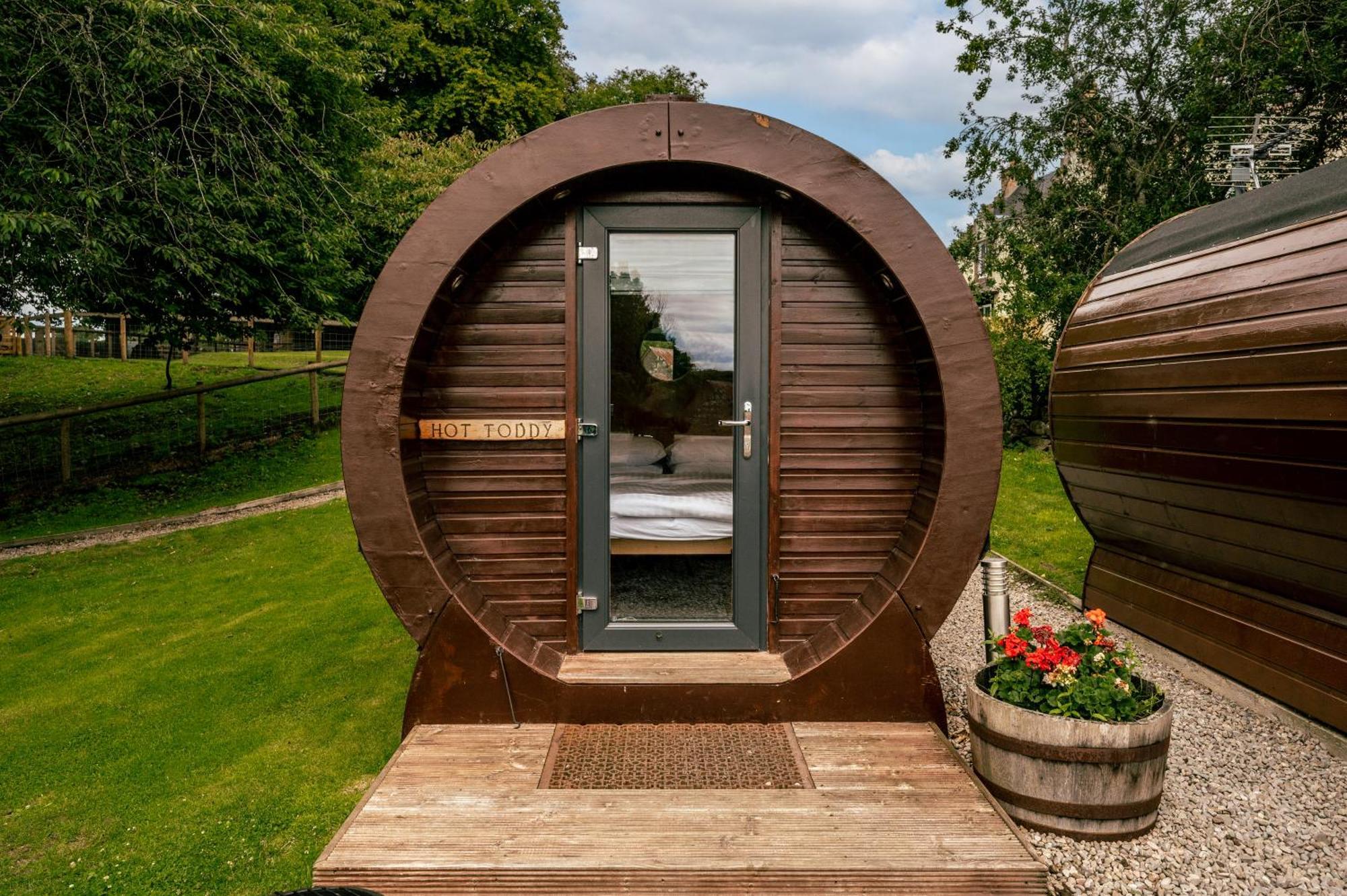 Hotel Delny Glamping And Farm Animals à Invergordon Extérieur photo