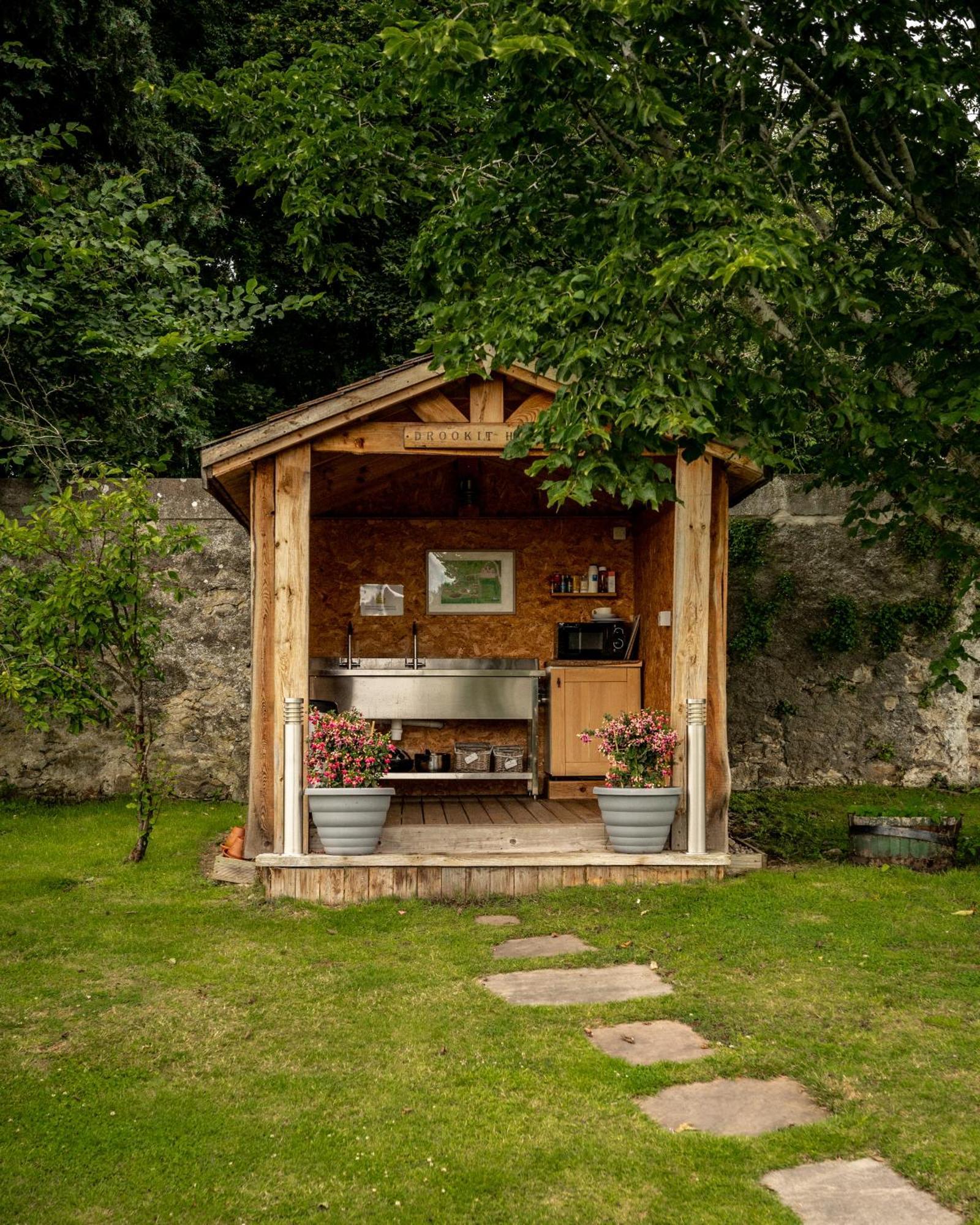 Hotel Delny Glamping And Farm Animals à Invergordon Extérieur photo